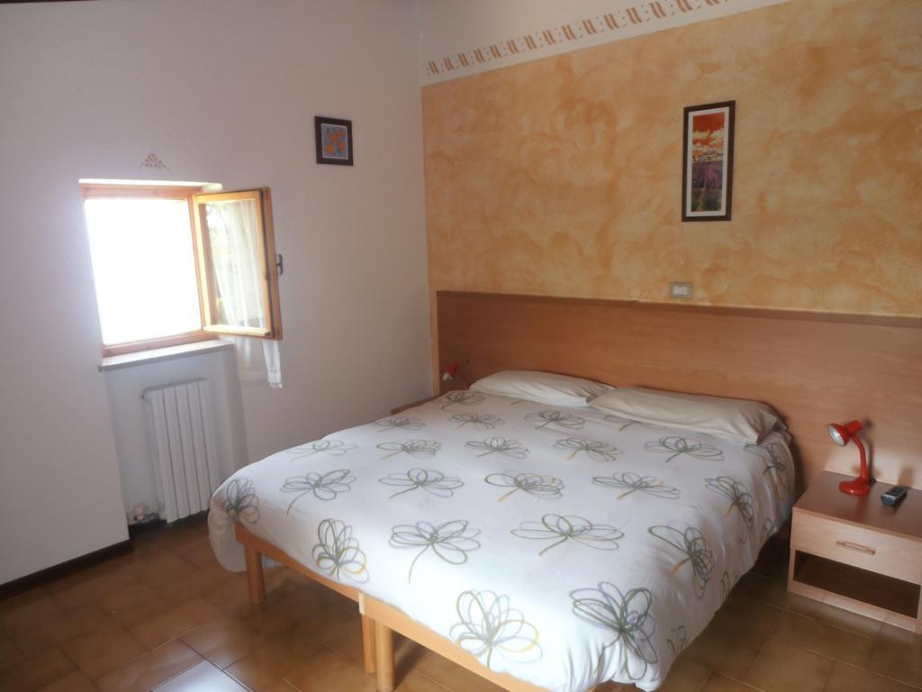Agriturismo La Part Сан Дзено ди Монтаня Стая снимка