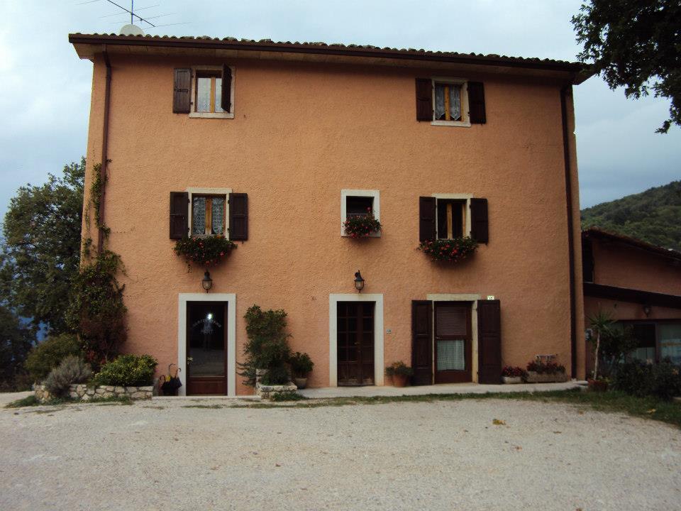 Agriturismo La Part Сан Дзено ди Монтаня Екстериор снимка