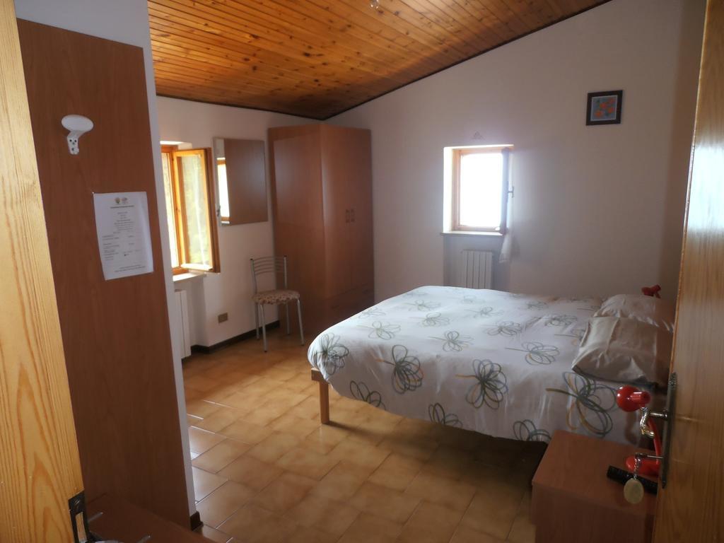 Agriturismo La Part Сан Дзено ди Монтаня Стая снимка